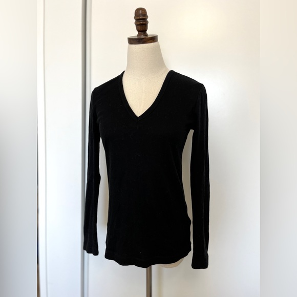 Black V-Neck Pima Cotton Long Sleeve Basic T Shirt - Picture 3 of 3